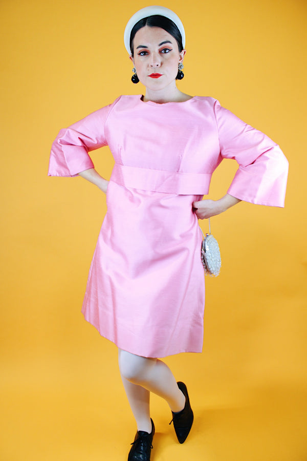 3/4 arm length pink silk like dress knee length vintage 1960's shift