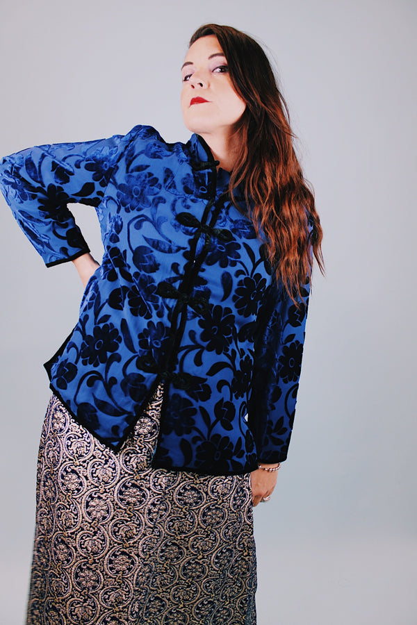 long sleeve blue velvet floral burn out pattern kimono style lightweight jacket with mandarin collar 1980's vintage 