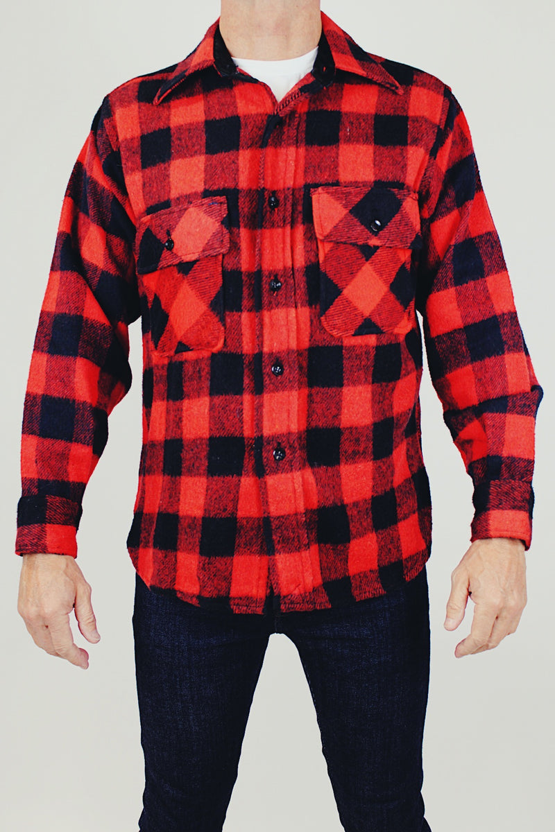 long sleeve buffalo plaid vintage men's button up in red and black with collar