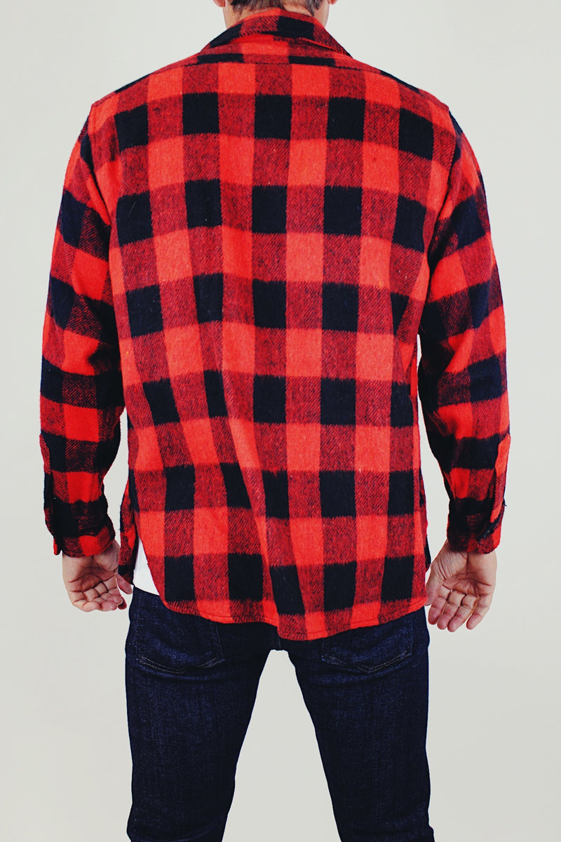 long sleeve buffalo plaid vintage men's button up in red and black with collar