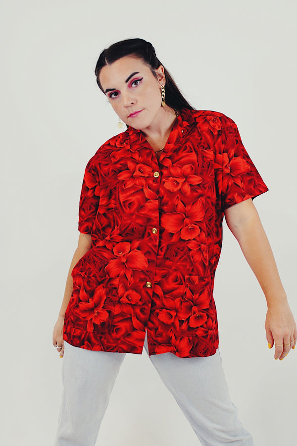 vintage red Hawaiian print button up front