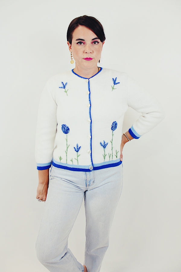 vintage white cardigan with blue flowers front