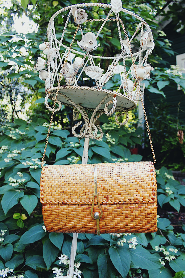 Vintage woven clutch with chain