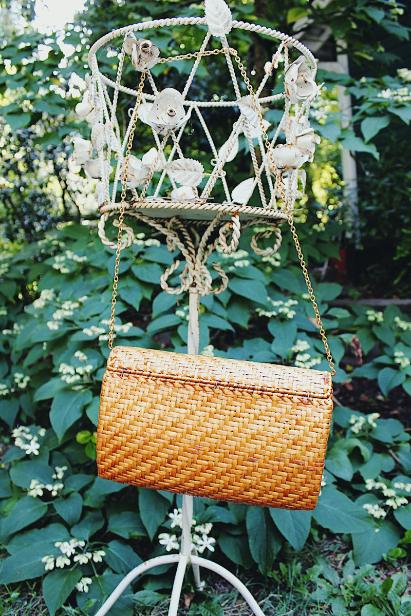 Vintage woven clutch with chain back