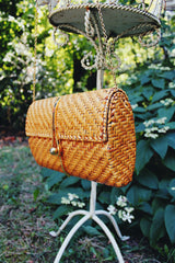 Vintage woven clutch with chain