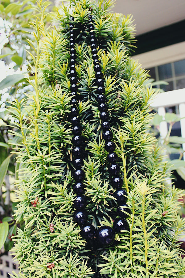 Vintage black glossy beaded necklace