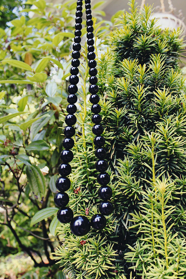 Vintage black glossy beaded necklace