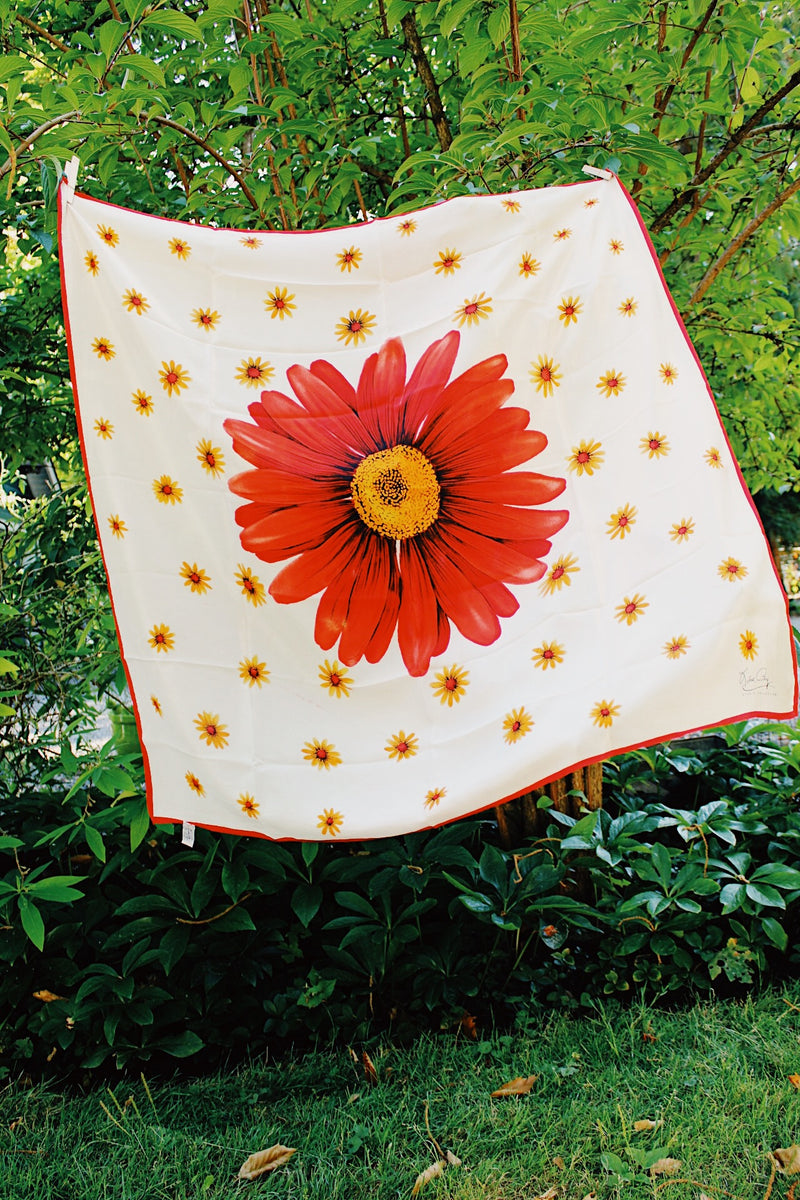 Vintage Floral Red Daisy Square Scarf