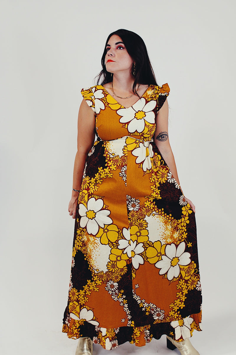 Ruffle sleeve yellow Hawaiian print maxi dress front