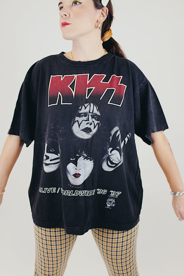 black short sleeve 96' kiss your tshirt extra large front