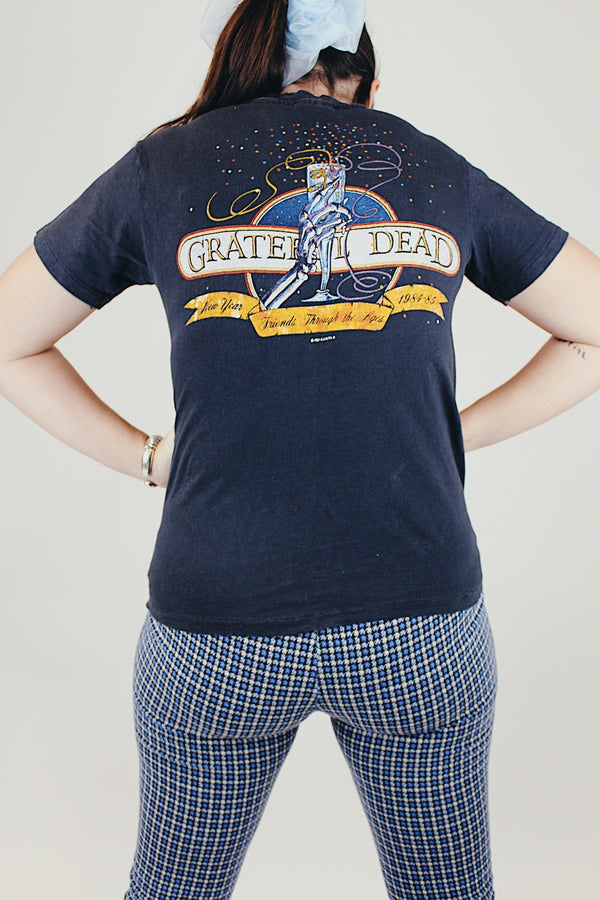 1984 grateful dead vintage band tee in black with small graphic on front and bigger graphic on back