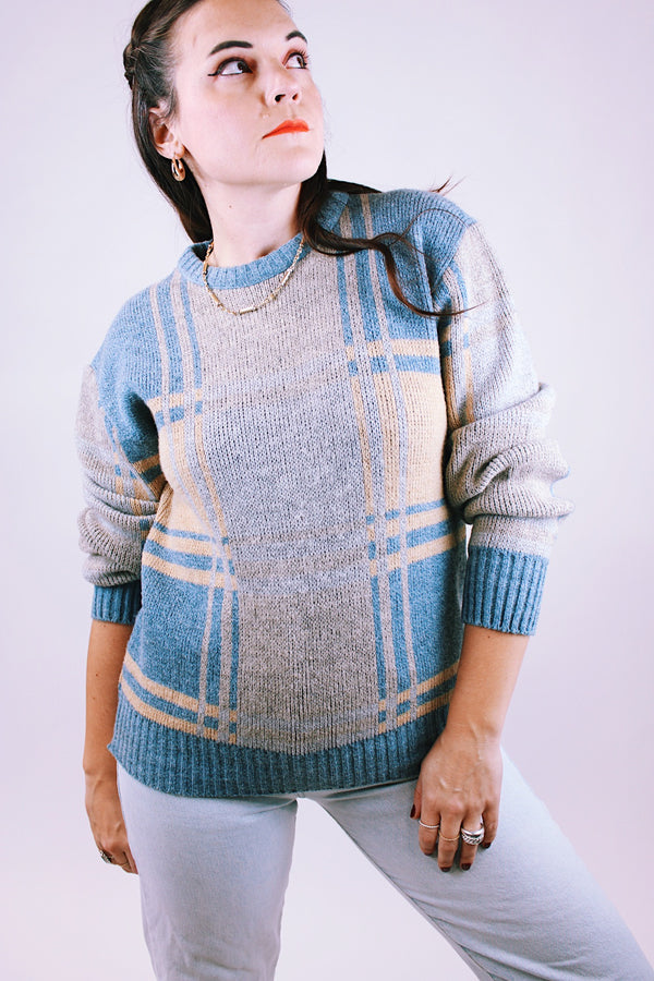 1970's women's long sleeve vintage crewneck pullover sweater in blue yellow and grey print