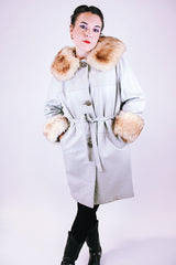 women's vintage 1970's light grey leather coat with faux fur collar and cuffs and tie waist 