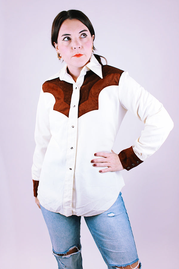 women's 1980's long sleeve popper button up western style blouse in white with brown faux suede panels and has collar