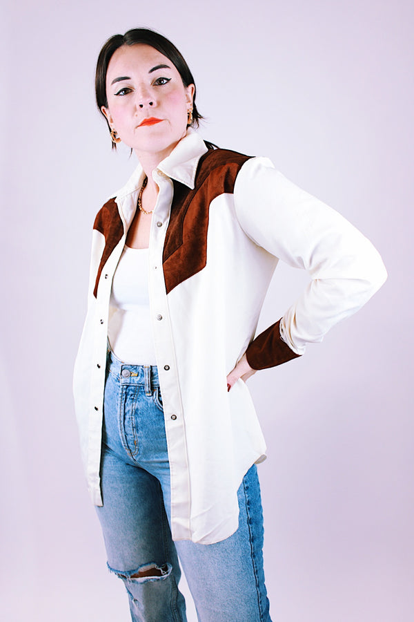 women's 1980's long sleeve popper button up western style blouse in white with brown faux suede panels and has collar